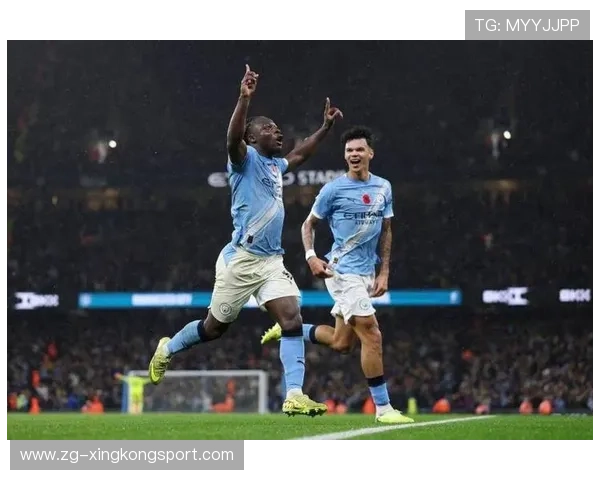 哈兰德头球吊射尝试令人叫绝，突破极限的足球魅力