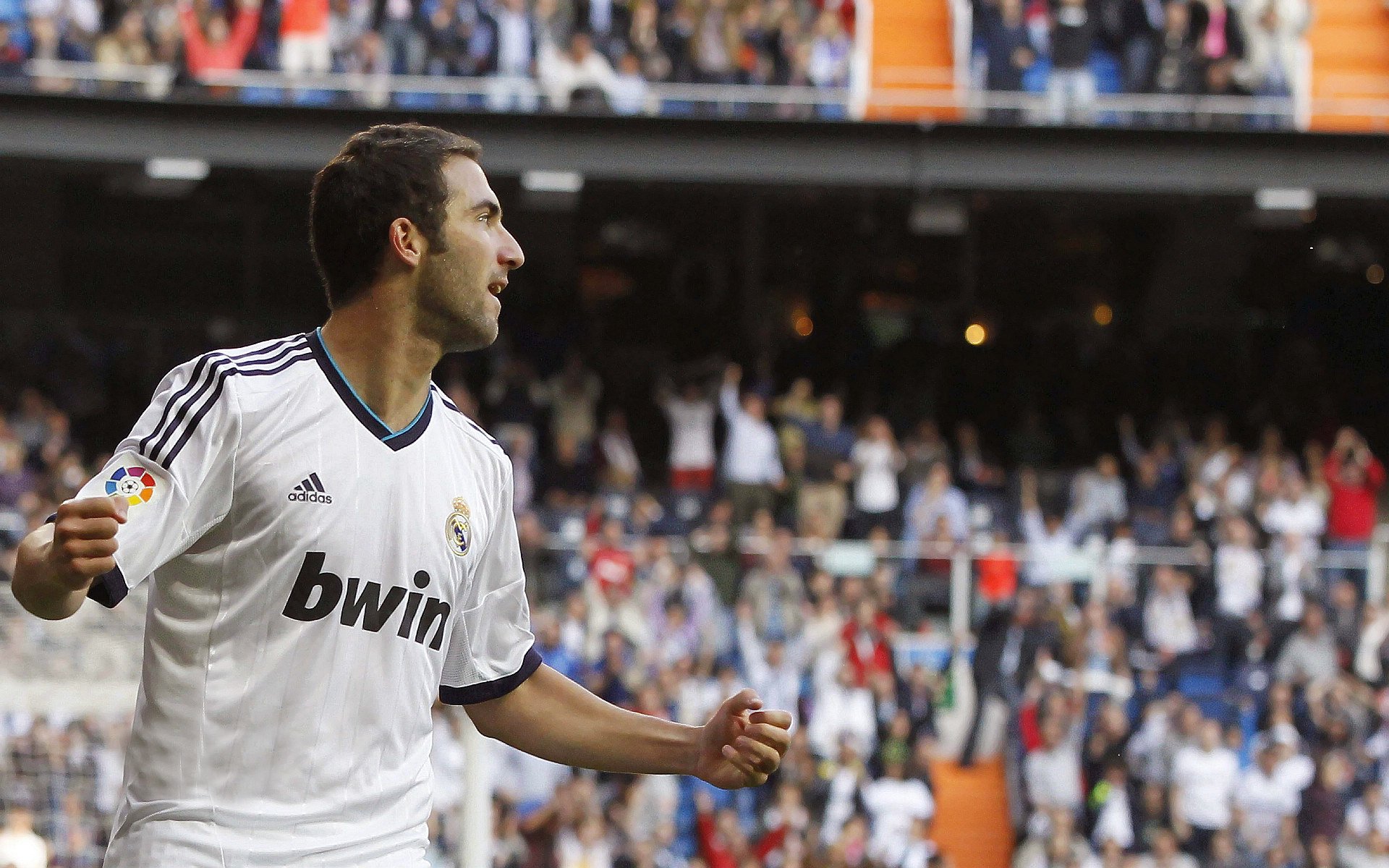 中超联赛场地标准升级引发广泛讨论,中超足球场地标准尺寸图