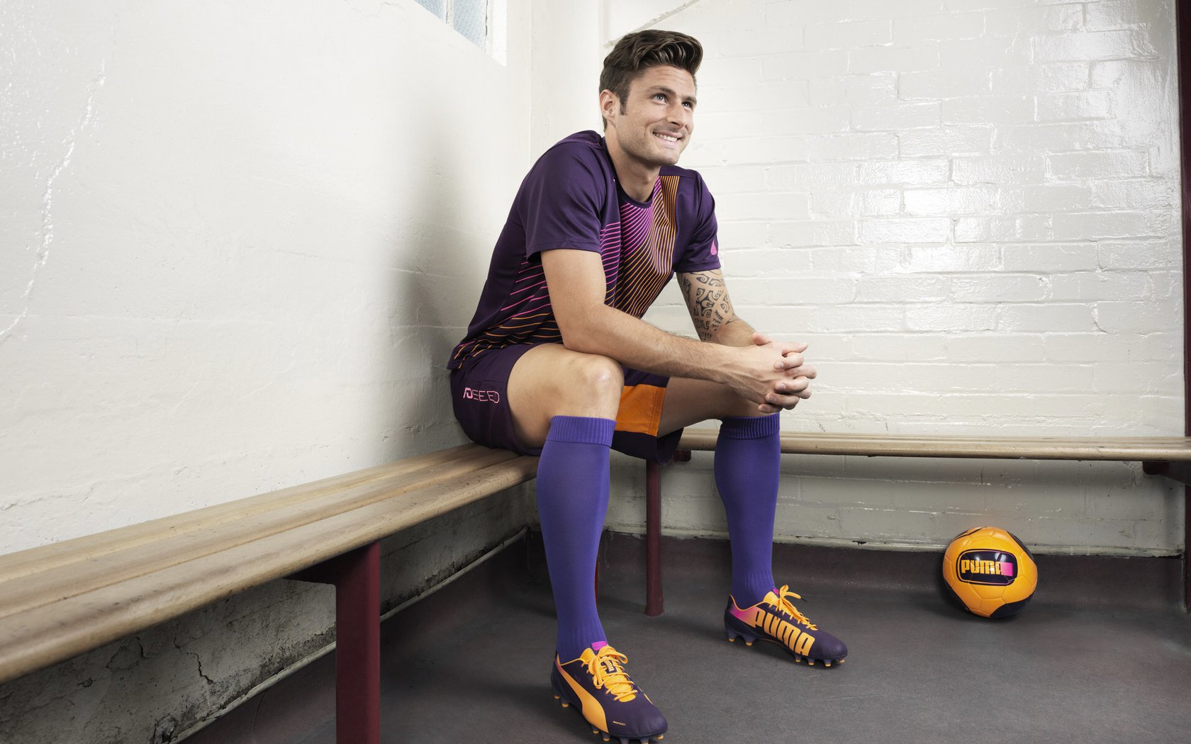 球员防守意识培养普遍滞后,1.防守有球队员技术的基本要求